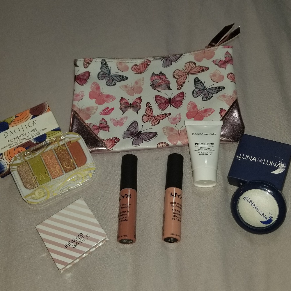 *$75 VALUE* Makeup Bundle + FREE Bag!